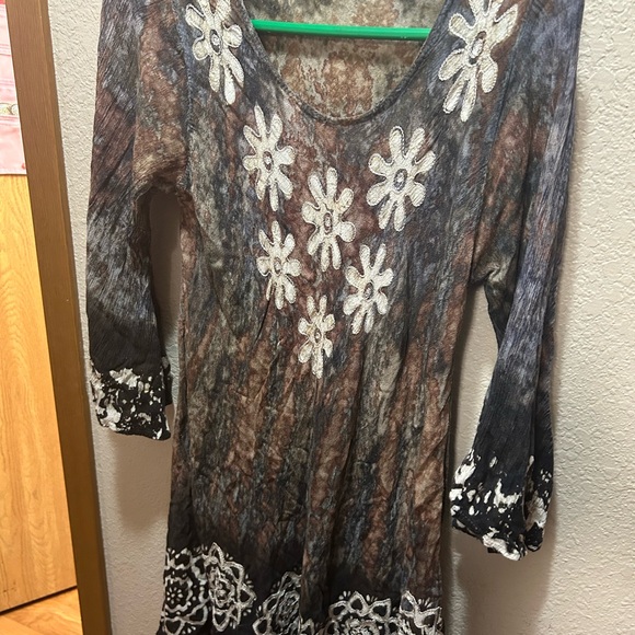 Elegant Long Sleeve Floral Dress - Picture 1 of 6